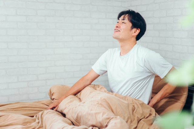 腰の痛みが治まった様子の男性